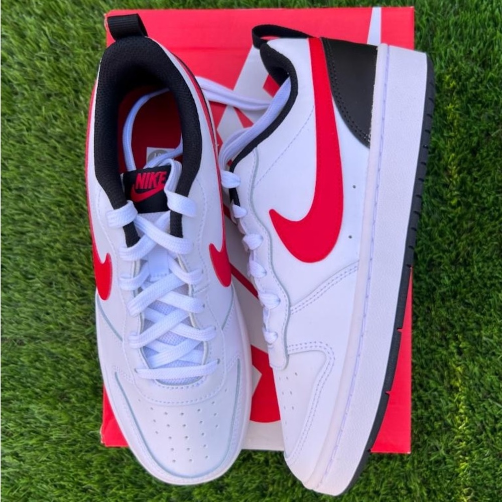 NIKE SNEAKER SIZE 6.5
